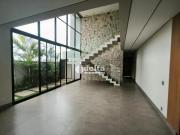 Casa no condomínio Tamboré disponível para locação e...