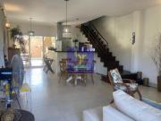 Casa no condomínio Vila Victoria para venda com 3...