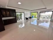Casa no Guarujá com 3 quartos, 1 suíte e piscina