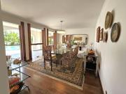 Casa no Miolo da Granja Viana enquadrada ZUM