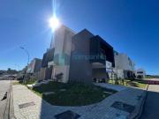 Casa nova, 2 suítes, esquina, em condomínio
