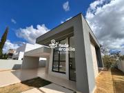 CASA NOVA ALTO PADRÃO DE ESQUINA FINO ACABAMENTO
