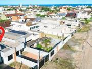 Casa NOVA! APENAS 03 QUADRAS DO MAR!com 3 dormitórios à...