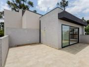 Casa nova com 3 quartos no Pinheirinho