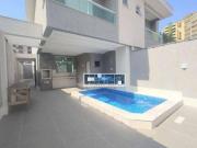CASA NOVA com 3 SUÍTES &  VAGAS, piscina e espaço gourmet