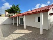 Casa nova com piscina e 2 dormitórios a venda na praia...