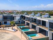 Casa nova com piscina privativa, garagem, varanda e uma...
