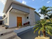 Casa nova de alto padrão com 3 suítes e piscina no...