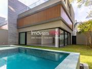 Casa nova de condomínio no Brooklin