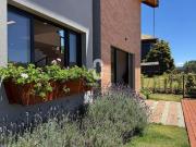 Casa nova em condomínio, 4 suítes, 230 m², R$...