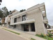 Casa nova em condomínio clube!