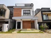 Casa Nova em Condomínio com 3 suítes no Sta Cândid