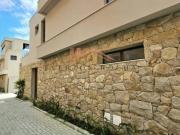 Casa nova em condomínio fechado na praia de Juquehy com...