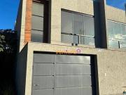 Casa nova, moderna e com excelente acabamento