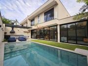 Casa nova para venda em Juquehy com 4 suítes e piscina...