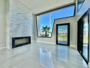 Casa nova, plana, com 3 suítes, semimobiliada,pronta...