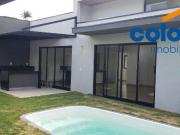 CASA NOVA TÉRREA COM 3 SUÍTES E PISCINA EM CONDOMÍNIO...