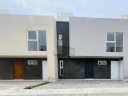 Casa nueva 3 niveles con roof en Metepec