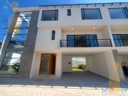 Casa Nueva a Estrenar 3 Pisos en Venta o Renta...