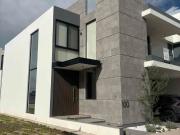 CASA NUEVA AMPLÍA CON 3 RECÁMARAS CON VESTIDOR Y BAÑO...