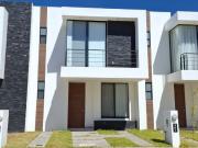 CASA NUEVA AMUEBLADA EN RENTA RESIDENCIAL ARZÚA LEON GTO...