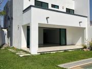 CASA NUEVA CON ALBERCA
