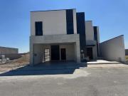 CASA NUEVA CON ALBERCA EN LAS VIÑAS