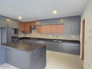 Casa nueva con alberca en zona country