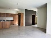 Casa nueva con alberca, jardín y recámara o estudio en...