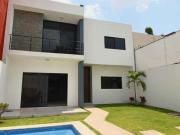 Casa nueva con alberca, jardín y recámara o estudio en...