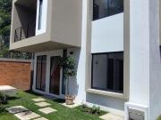 CASA NUEVA CON ALBERCA Y JARDIN EN JIUTEPEC