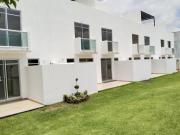 CASA NUEVA CON ALBERCA Y VIGILANCIA EN CONDOMINIO.!