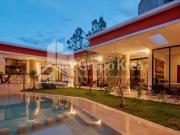 Casa nueva con jardín