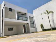 CASA NUEVA CON JARDIN A 5 MINUTOS DE TOLLOCAN SALIDA...