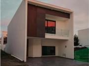 Casa NUEVA con JARDÍN en venta atrás de Plaza San Diego