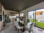 Casa nueva con jardín y alberca privada en Lomas de...