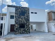 Casa Nueva con modernos acabados en Viñedos