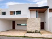 Casa nueva con piscina en venta en Cholul