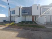 CASA NUEVA CON PRECIO DE PREVENTA ! AMPLIO JARDIN,...