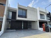 Casa nueva con recamara en planta baja en residencial...