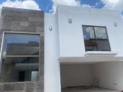 CASA NUEVA CON ROOF GARDEN, 3 RECAMARAS ESTUDIO Y SALON...