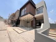 Casa nueva con rooftop, 3 recámaras y acabados en mármol...