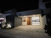 Casa Nueva de una Planta en Venta!