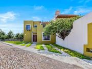 Casa nueva dentro de Privada La Rosaleda. A Estrenar en...