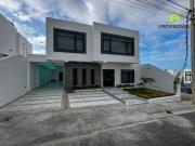 Casa nueva en Altos de Manta Beach – 4 dormitorios,...