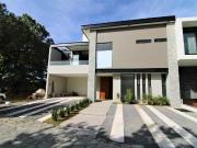 CASA NUEVA EN ARAUCA II de 465m2 3 NIVELES en $15,990,000