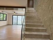 Casa nueva en Cancún con terraza y alberca en venta