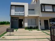 Casa nueva en Capital Norte, con rec y baño completo en...