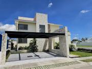 Casa NUEVA en Club de Golf Paraiso Country Club, Emilano...