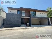 Casa nueva en colonia Valle Alto